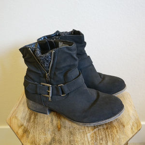 Black buckle zip up boot combat style winter boot